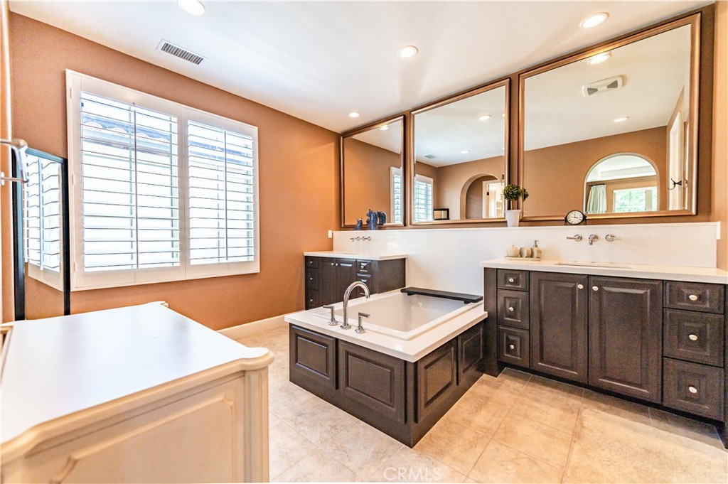 La Vita (OHLAV) - Residential Lease