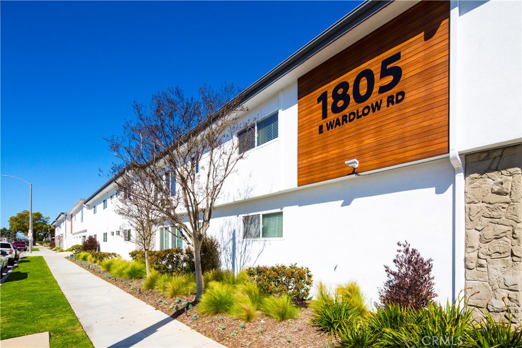 1805 East Wardlow Road is a renovated, 26-unit multifamily investment property located in Long Beach, one of the premier housing markets in Southern California. Specifically, the property is in the historic neighborhood of California Heights and directly adjacent to the vibrant Bixby Knolls district. Fully renovated in 2017-2018, the property offers investors an exceptionally well-appointed building within one of the strongest submarkets in the city. The 18,557 square foot property consists of one- and two-bedroom floor plans. Originally built in 1965, 1805 East Wardlow Road offers amenities including a communal courtyard, on-site leasing office, custom barbecues, individual garage parking, on-site laundry facilities, controlled access, ceiling fans, hardwood floors, and more.