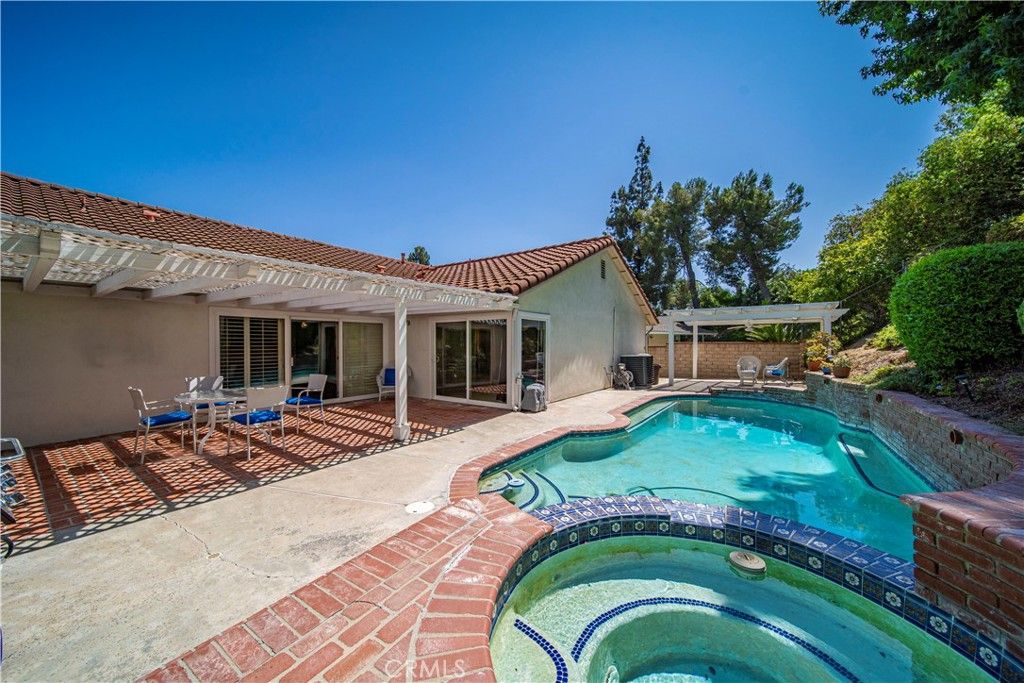 listing image 130724748110297227052