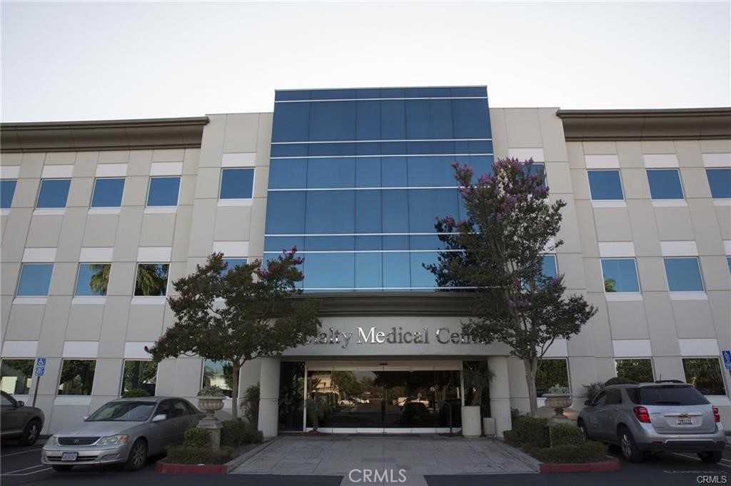 Specialty Medical Center located at 51 N. 5Th Avenue in Arcadia
Suite 202 available for lease now!
2,899 rsf / 2,570 usf
$2.55/sf a month NNN
Highly visible multi-level medical office building situated near the USC Arcadia Hospital of Southern California and the 210 Foothill freeway.
The property offers plenty of surface parking on a well-maintained lot.
Within walking distance to Starbucks, Chick-Fil-A, BJ's Restaurant & Brewhouse, Red Lobster, Baja Fresh, and many more.
