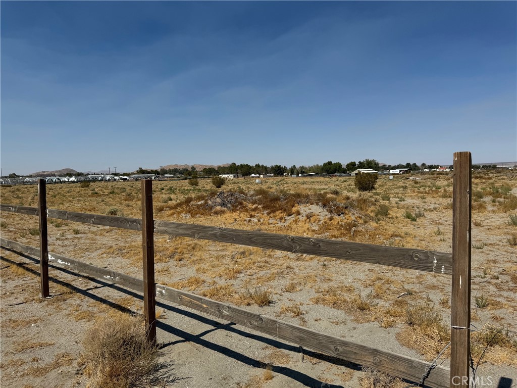 10 ACRES of beautiful, flat, useable land, privately located, featuring a Well, Electricity, and a Septic tank. You will find a mobile home with 2 bedrooms and 1 bathroom, all within the large fenced area.
Located in an excellent farming region- perfect for growing your own produce. ( considered a Green Zone). Conveniently located off El Mirage Road, with easy access to amenities like Big Rigs and more. Enjoy the scenic open space and beautiful horse ranch next door.
The property is being sold as is in its present condition. The mobile home needs some TLC. Come and see.
Thank you for showing.