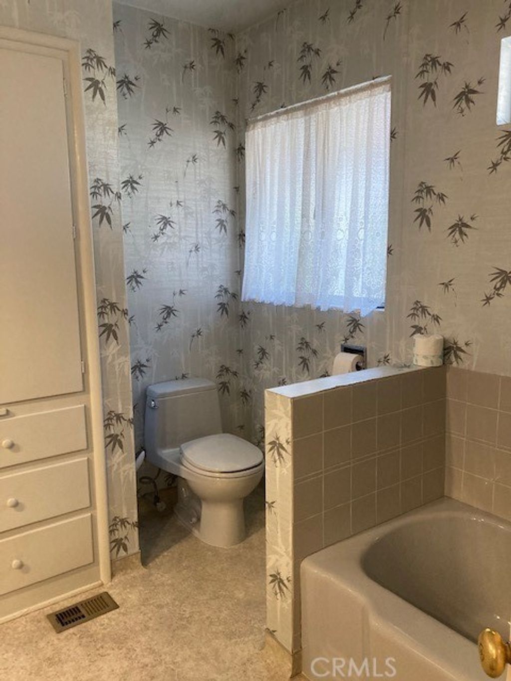 listing image 130725802844509386301