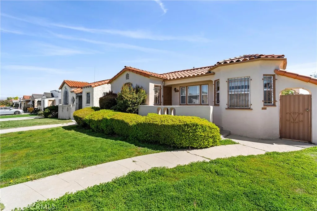 Los Angeles, California 90047, United States, 3 Bedrooms Bedrooms, ,2 BathroomsBathrooms,Residential,Active,96220