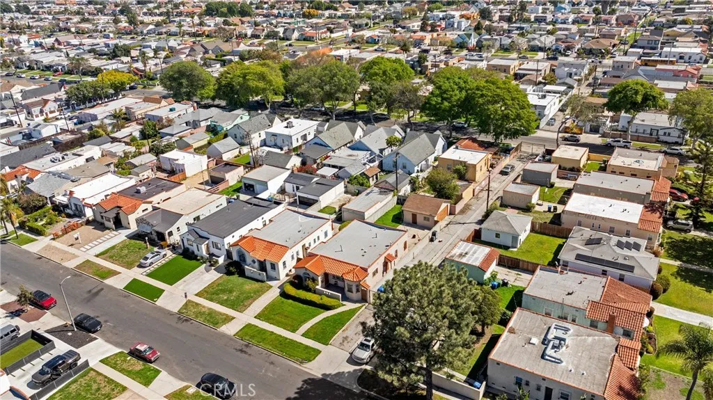 Los Angeles, California 90047, United States, 3 Bedrooms Bedrooms, ,2 BathroomsBathrooms,Residential,Active,96220