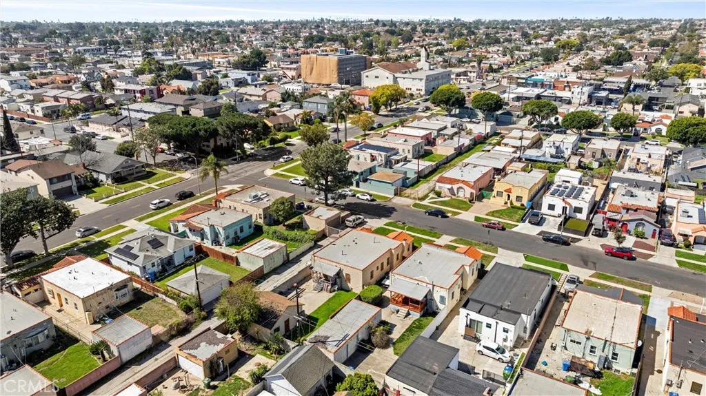 Los Angeles, California 90047, United States, 3 Bedrooms Bedrooms, ,2 BathroomsBathrooms,Residential,Active,96220