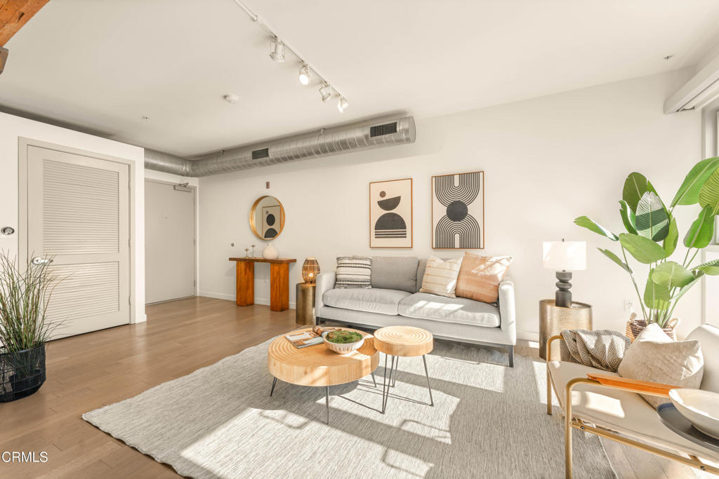 527 Molino Street 209