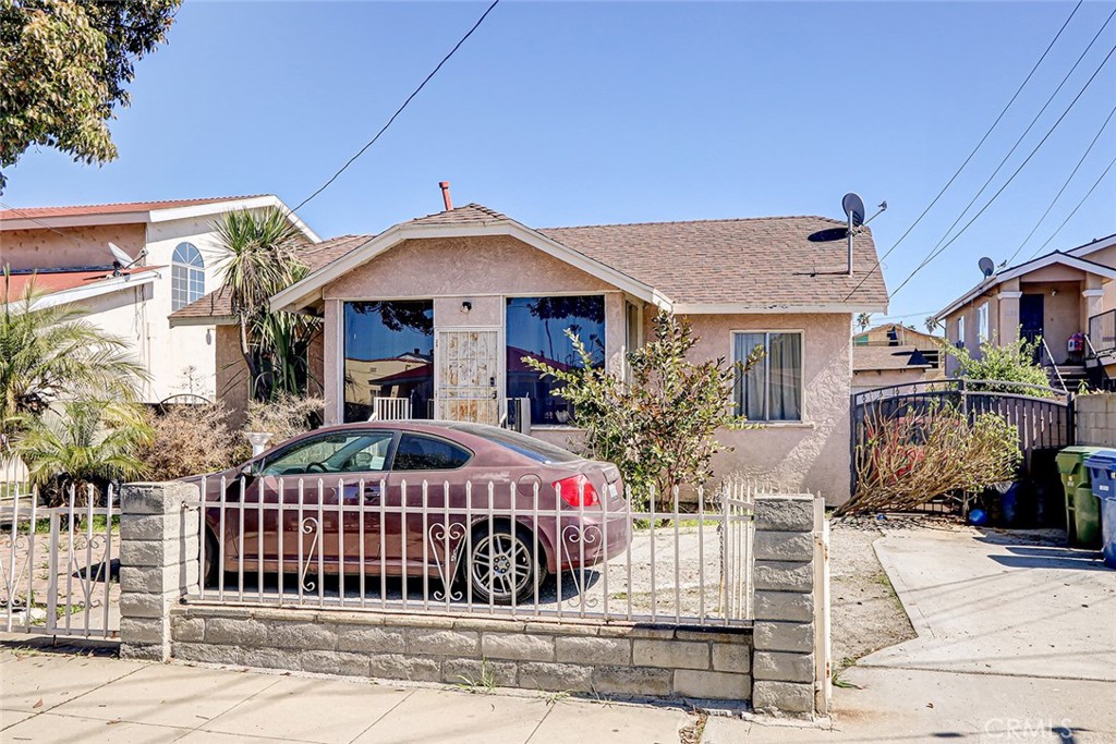 1036 N Fries Avenue