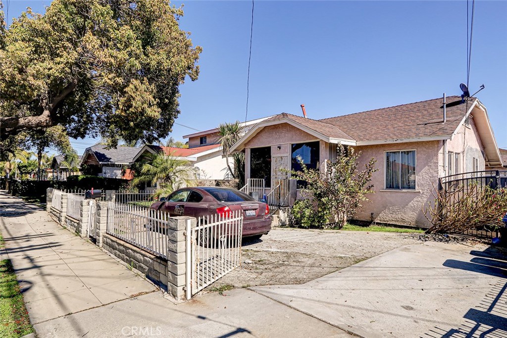 1036 N Fries Avenue