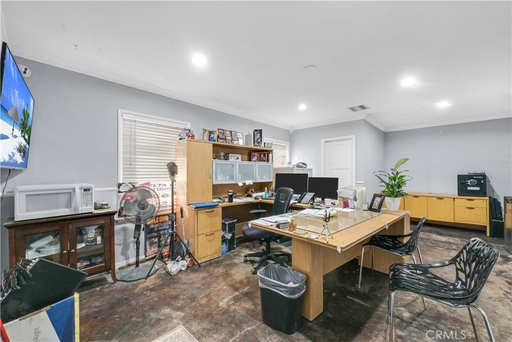 695 W La Cadena Drive