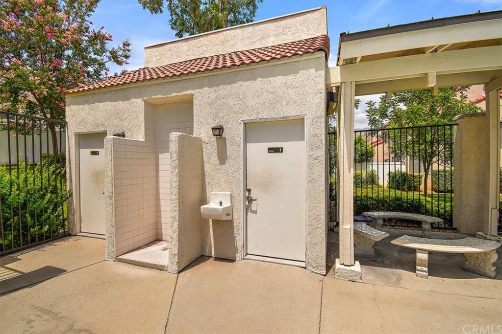 listing image 130727397775075630317