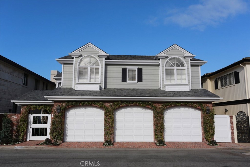 This elegant, traditional home is situated on an oversized bay front lot. The extensive bay frontage offers a large dock and boat slip, as well as panoramic bay and city lights views all the way to Saddleback mountain. Features include extensive architectural detailing throughout, four spacious ensuite bedrooms and baths plus powder room, library/office, family room, laundry room and beautiful garden entry. This is a fabulous opportunity to enjoy the boating & beach lifestyle offered on Lido Isle.
