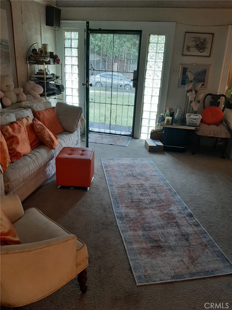 2413 S Victoria Avenue