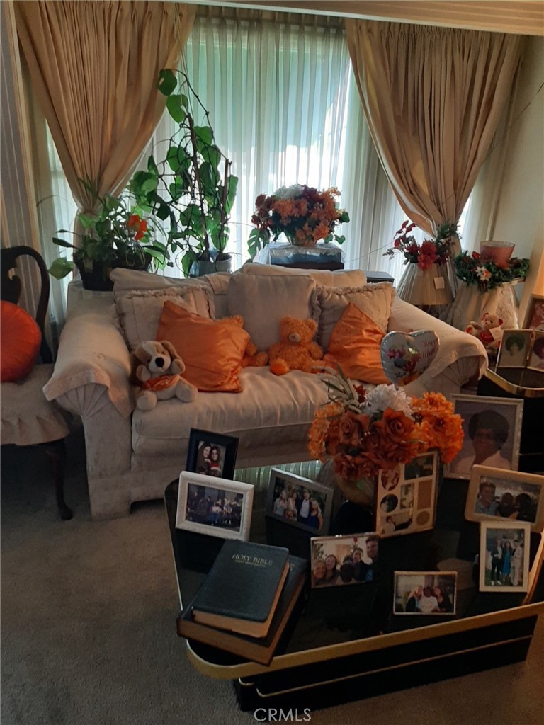 2413 S Victoria Avenue