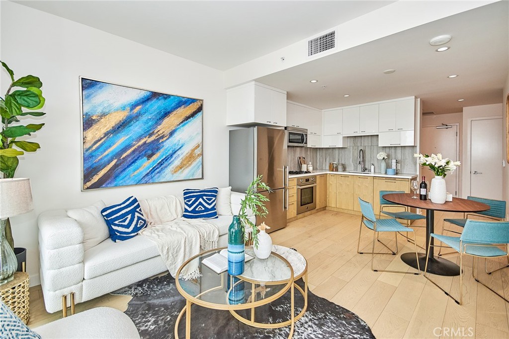 400 S Broadway 2411