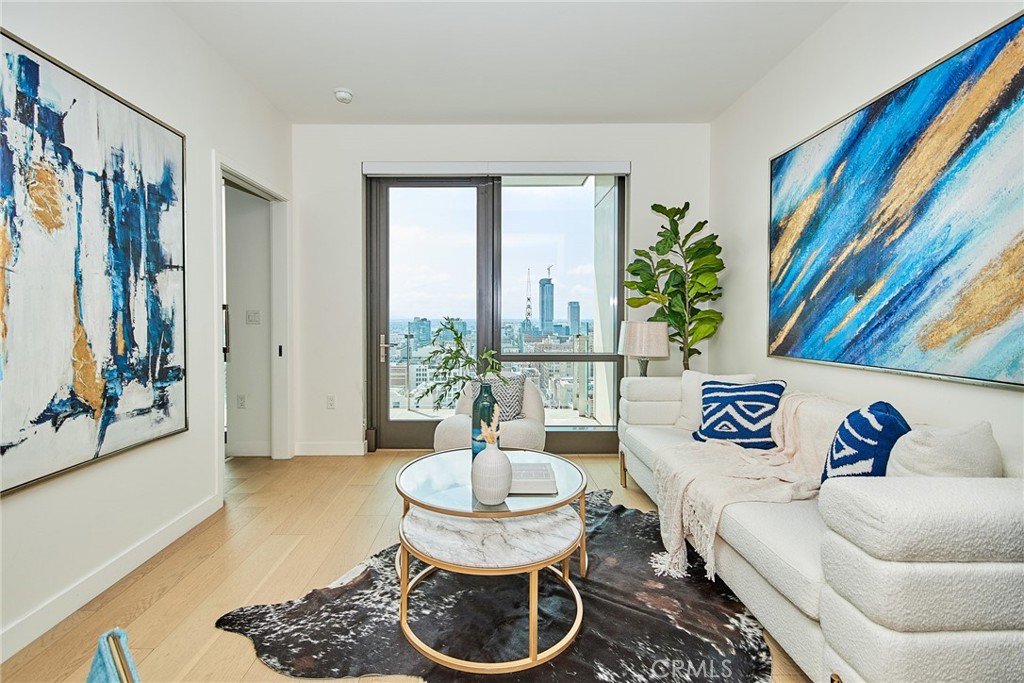 400 S Broadway 2411
