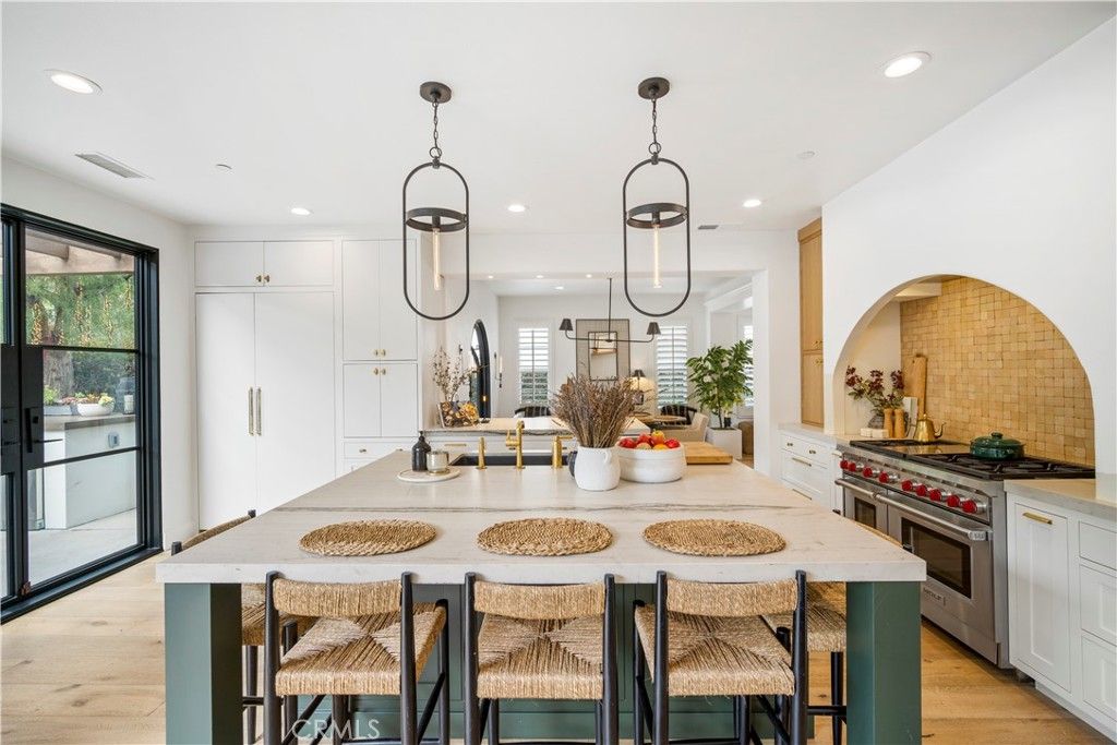 listing image 130724565205836659902