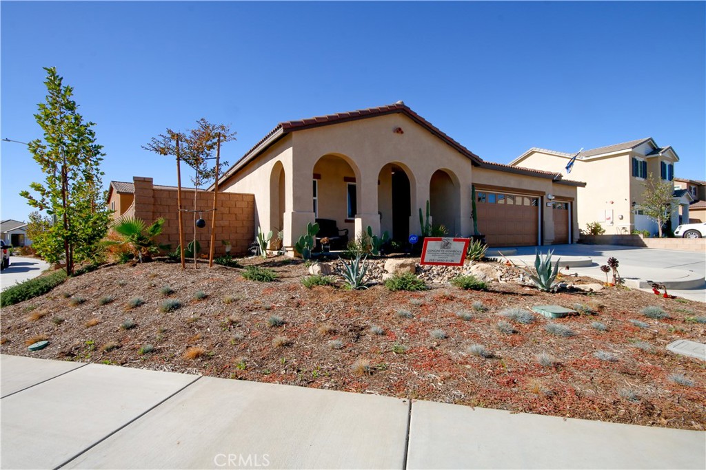 2114 El Nido Avenue