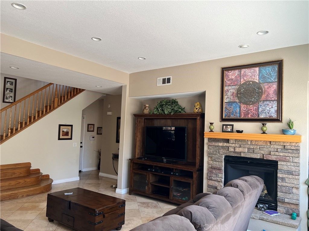 listing image 130728590647733640631