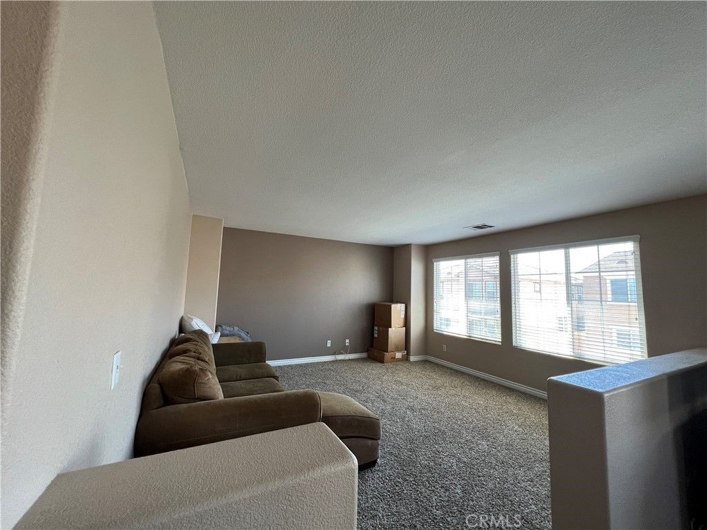 listing image 130722251426049527424