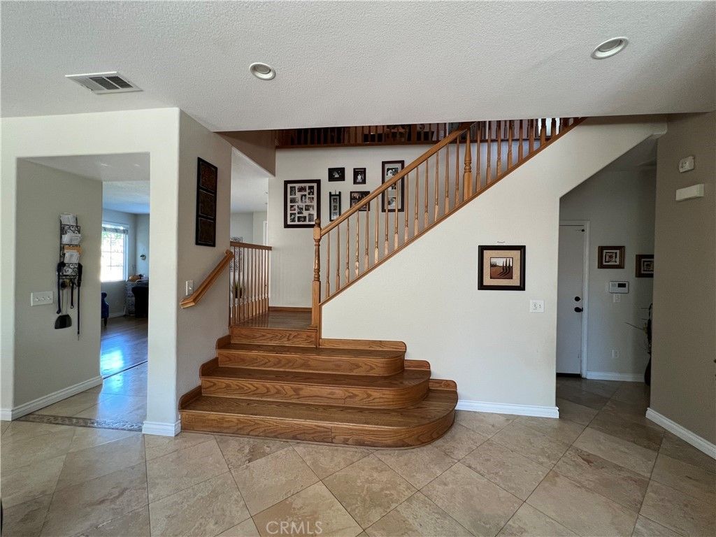 listing image 130728175606396605539