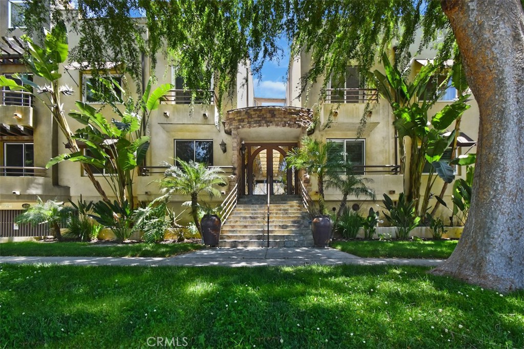 4128 Whitsett Avenue 105