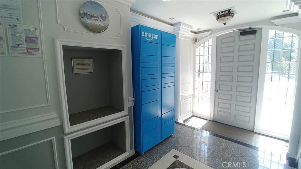 1730 North Gramercy Place 202