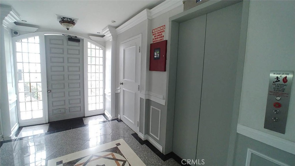 1730 North Gramercy Place 202