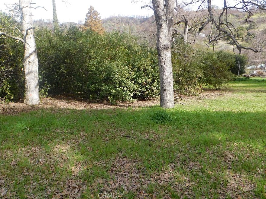 This beautiful corner lot is surrounded by trees and nature. The topography is level making for a potentially easy place to build your dream home. Views of the lake, mountains and surrounding areas. Utilities available in the street.