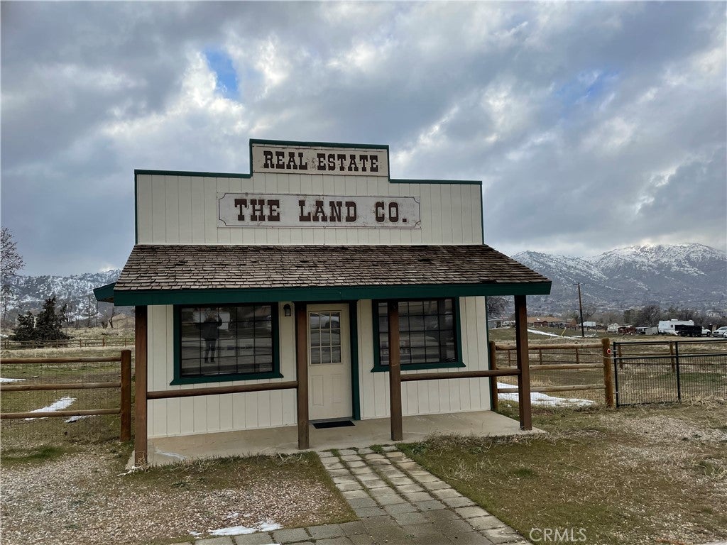 21069 Woodford Tehachapi Rd