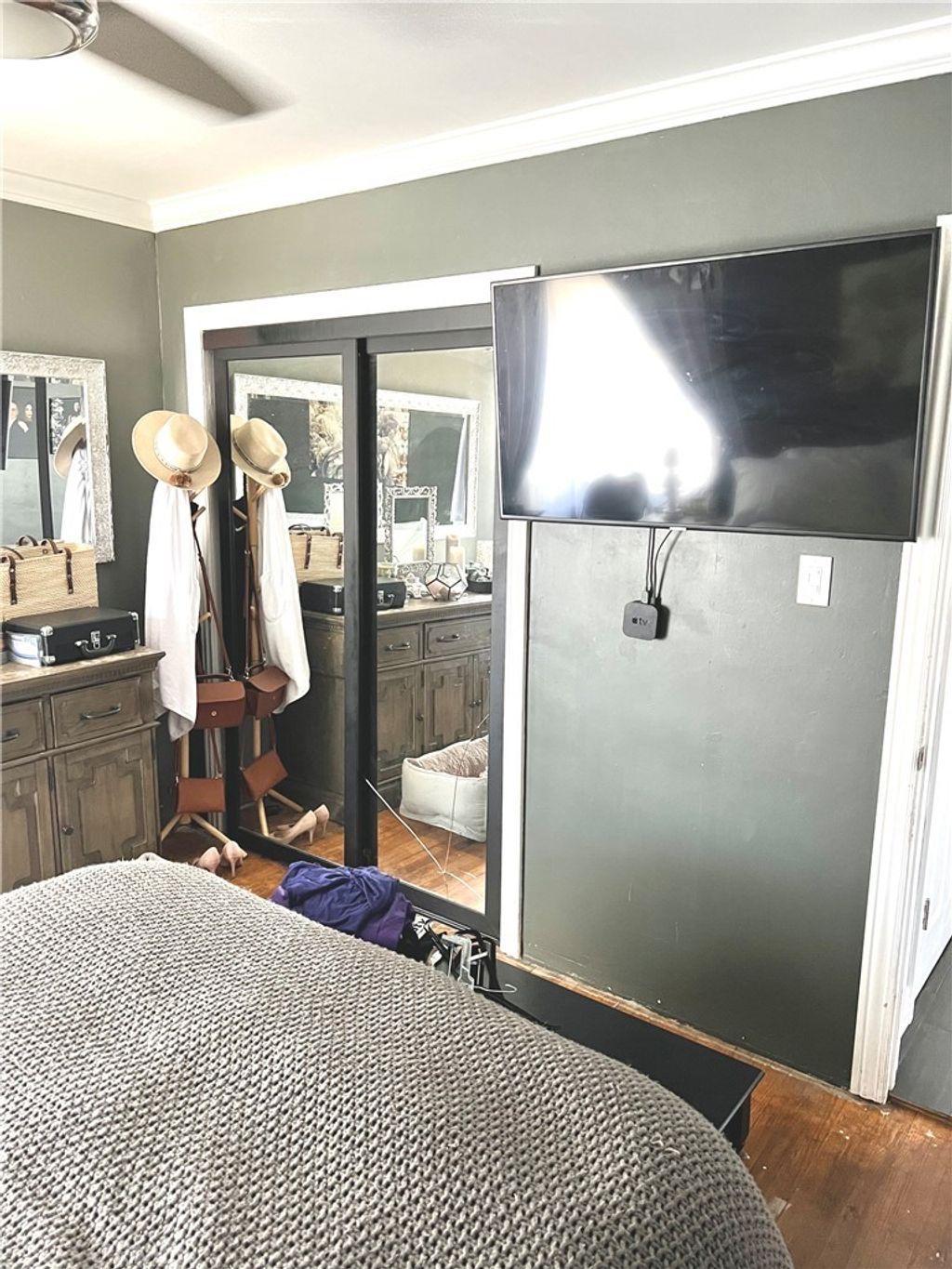 listing image 130725391465349662299