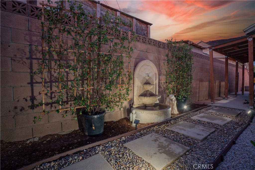 Photo 6 of 39 of 13332 Aztec Street house