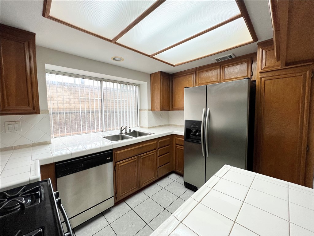 Photo 5 of 15 of 826 California Privado townhome