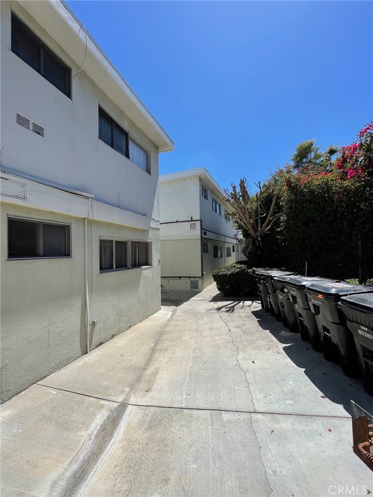 2505 2509 S Denison Avenue