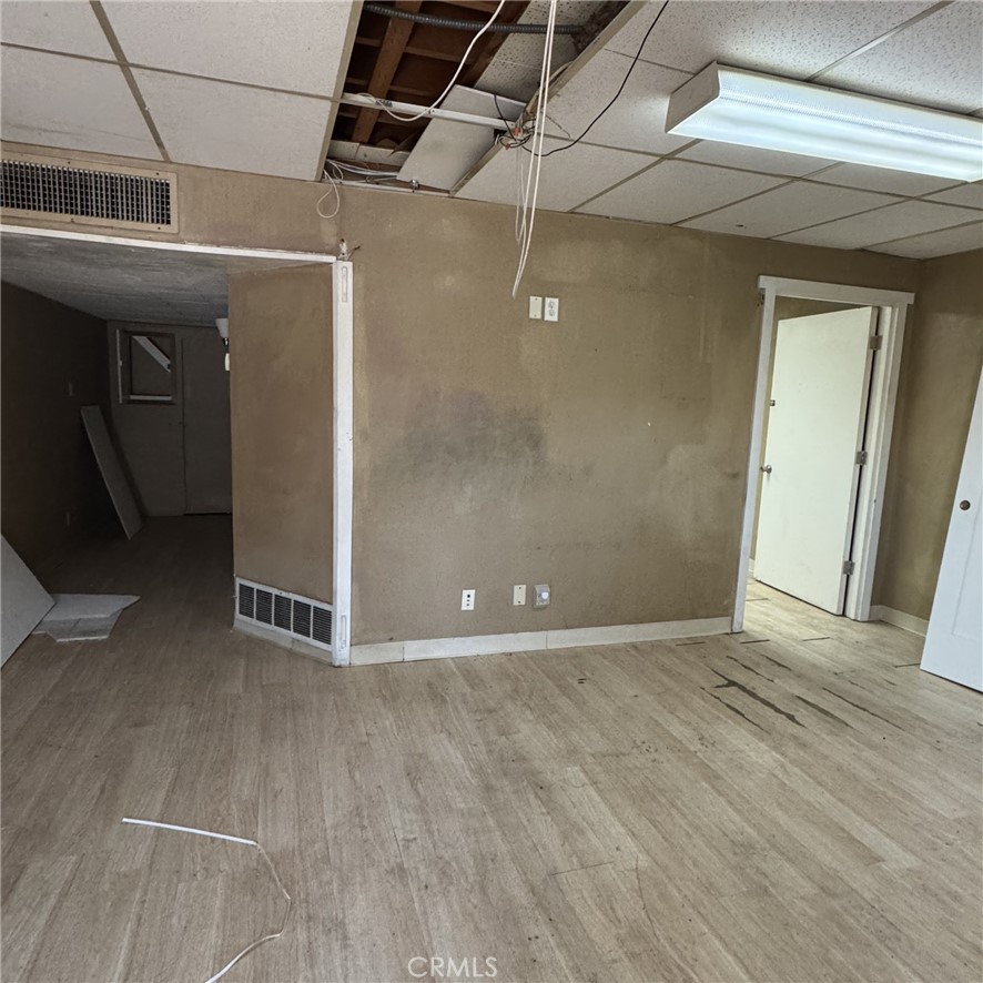 **Exciting Commercial Space Available on Fulton Street!**
Discover the perfect opportunity for your business with our commercial multi-use units located just south of the vibrant Tower District. We have 1, 2, or 3 units available, each offering flexibility to meet your needs. Enjoy the convenience of parking lot access along with ample street parking for you and your customers.
Each suite can be leased independently, or you can combine two or all three for a larger space. Two of the suites share a bathroom, while the third features a private bathroom for added comfort and convenience.
**Lease Details:**
- Smaller Units: $600/month each
- Larger Unit: $700/month
- All Three Units: $1,700/month
Utilities: PG&E will be divided among tenants based on usage.
These versatile spaces are ideal for a variety of businesses, including retail, nail salons, barbershops, and more. Please note that tenants are responsible for obtaining any necessary licensing and permits through the city of Fresno.
Don’t miss out on this fantastic opportunity—contact us today to schedule a viewing!