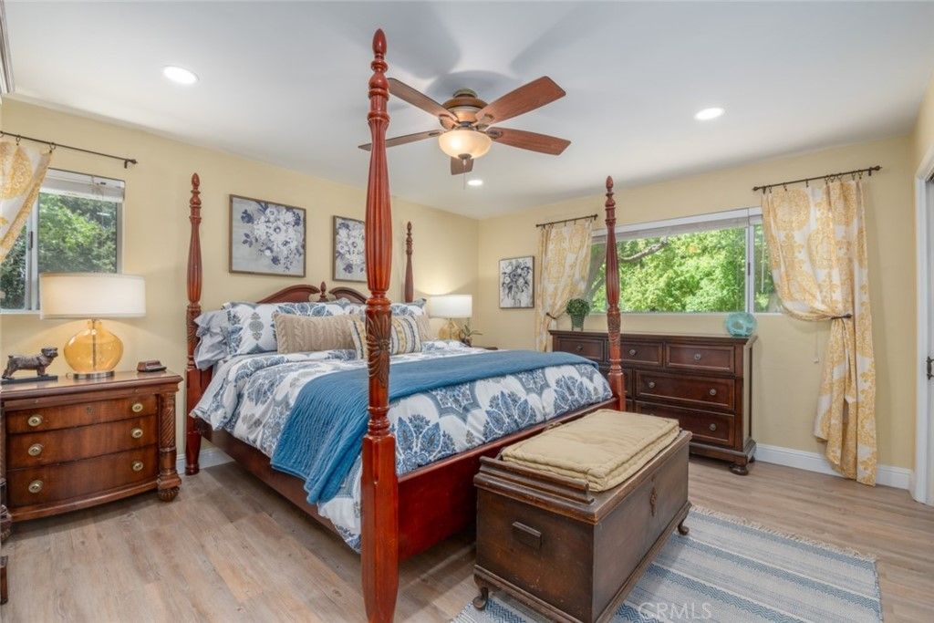 listing image 130726505672339251395