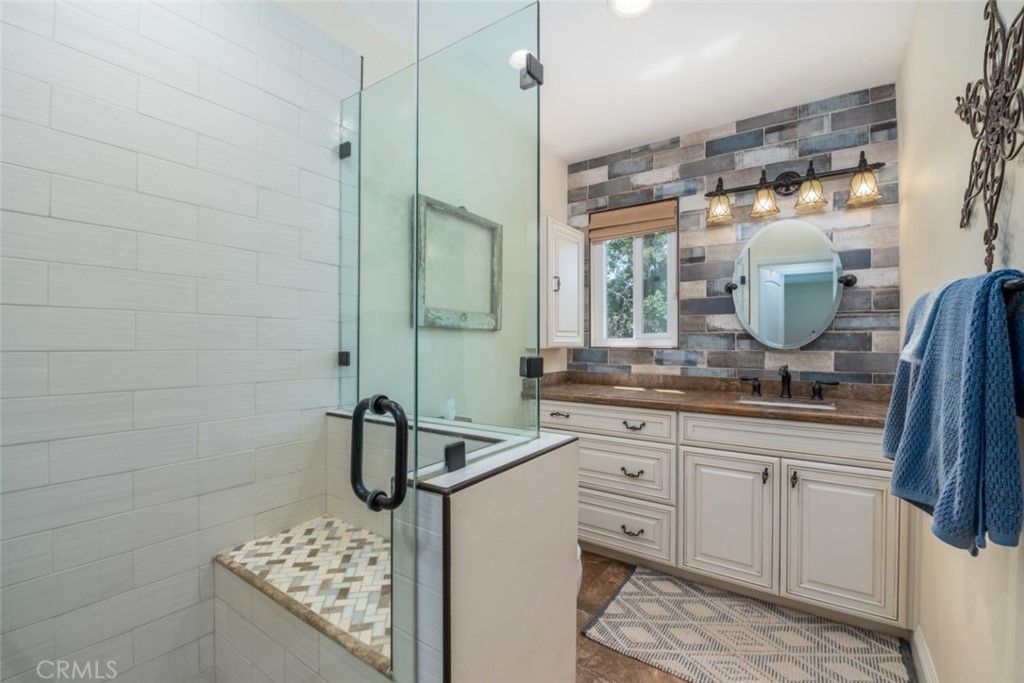 listing image 130722048536794573204