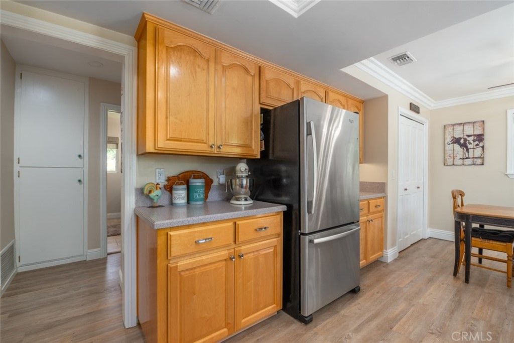 listing image 130724469356891618791