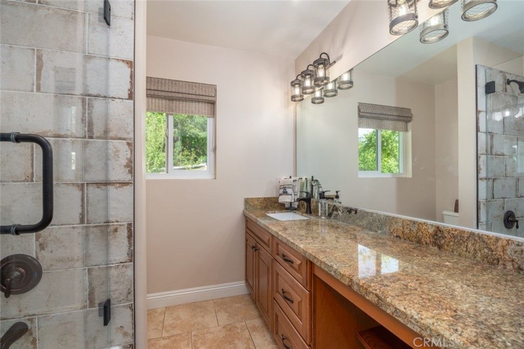 listing image 130723026989698195677