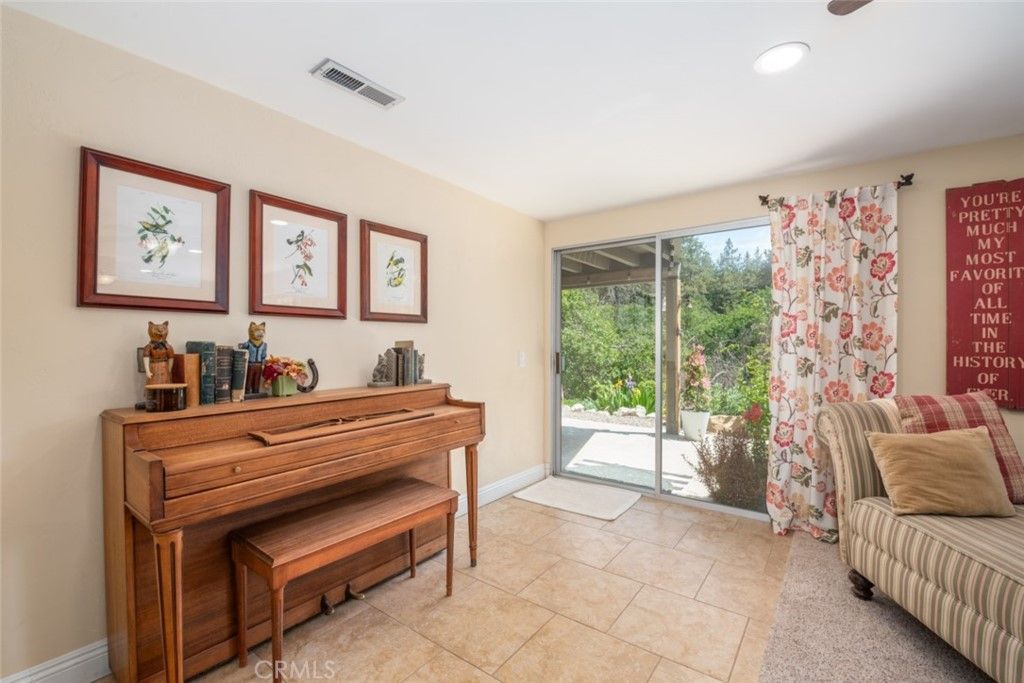 listing image 130724811996249655569