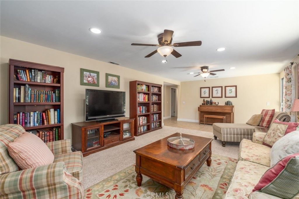 listing image 130720279481226042459