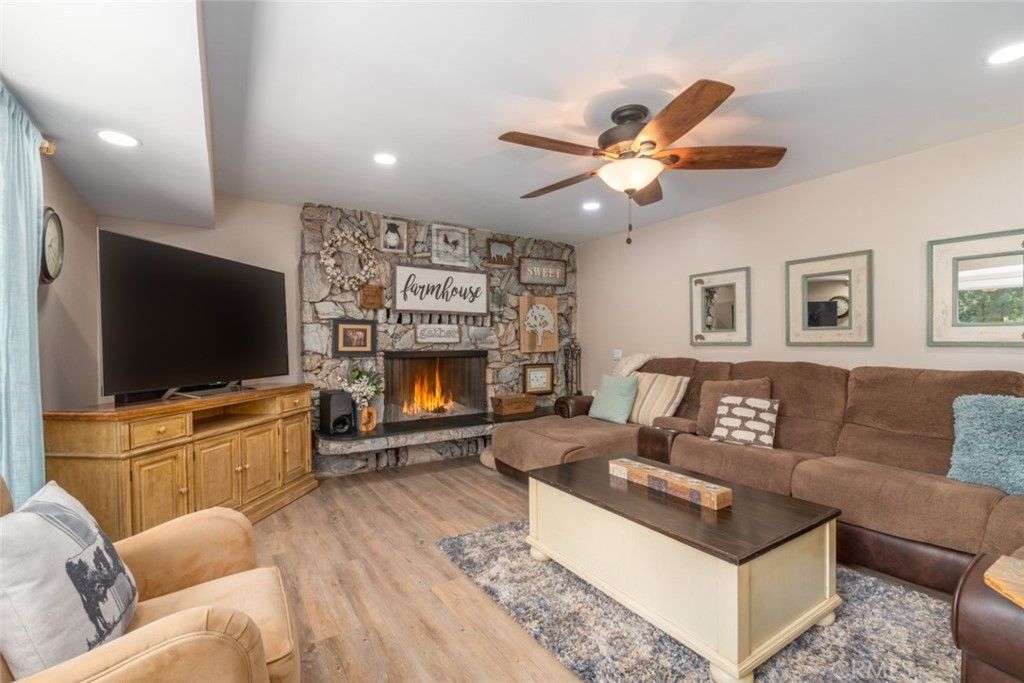 listing image 130725585976223112072