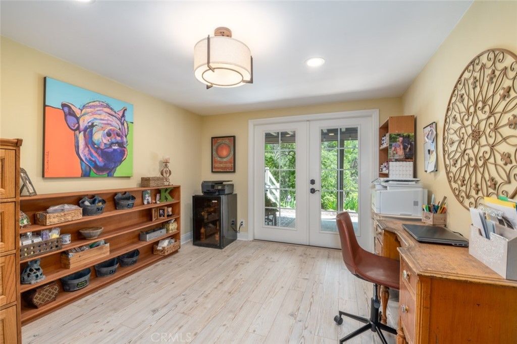listing image 130724404862819376578