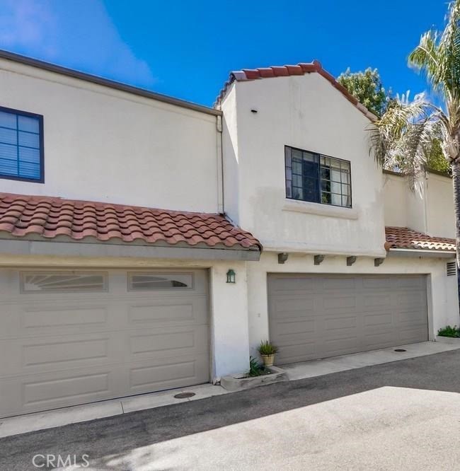 Fully remodeled 3 bedroom 2.5 bath with 2 car garage. The house features new paint inside. Lot of recess lights. New central AC/Heat. Very convenient location. Come see it before it's sold !!!