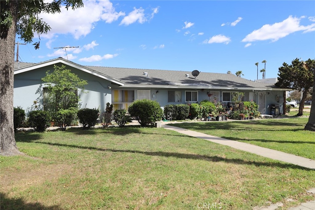 "SELLER FINANCING AVAILABLE! REACH OUT TO LISTING AGENT FOR MORE DETAILS". We proudly offer the opportunity to acquire 417 W Guinida Lane, a single-story, 4-unit multifamily investment property located in the City of Anaheim. Built in 1958, the subject property offers an attractive unit mix comprised of 100% one-bedroom/one-bathroom units. Situated on a large 12,427 square foot corner lot, 417 W Guinida Lane provides residents with amenities such as air conditioning (Units 3 & 4), on-site laundry and on-site parking. Additionally, 417 W Guinida Lane provides convenient accessibility to the Interstate-5 freeway, the main North-South interstate highway on the west coast that allows residents to travel across the entire state of California and beyond.
417 W Guinida Lane also provides an abundance of benefits for residents by being located within proximity to Disneyland, Anaheim Resorts District, Platinum Triangle, and Downtown Anaheim giving residents a wide variety of dining, shopping, and entertainment. The subject property is also situated near educational institutions such as Orange Grove Elementary and Paul Revere Elementary. Current ownership has also renovated ¼ units with new tile flooring, upgraded bathroom, and new paint providing a new owner the opportunity to increase value through continued modernization and improvement of the remaining 3 units.