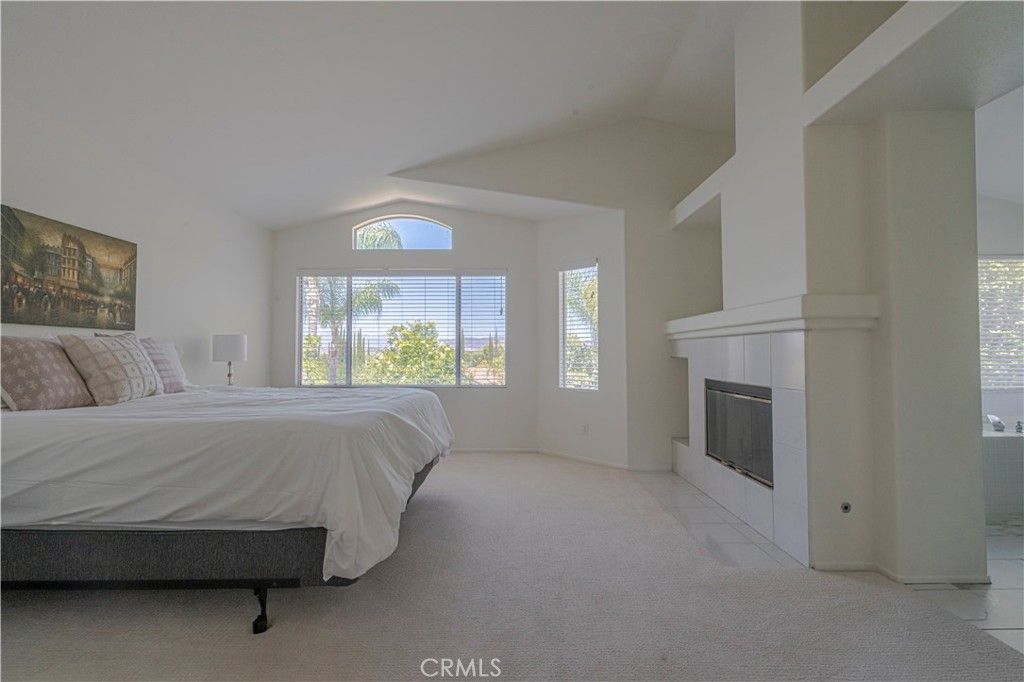 listing image 130724563883236275290