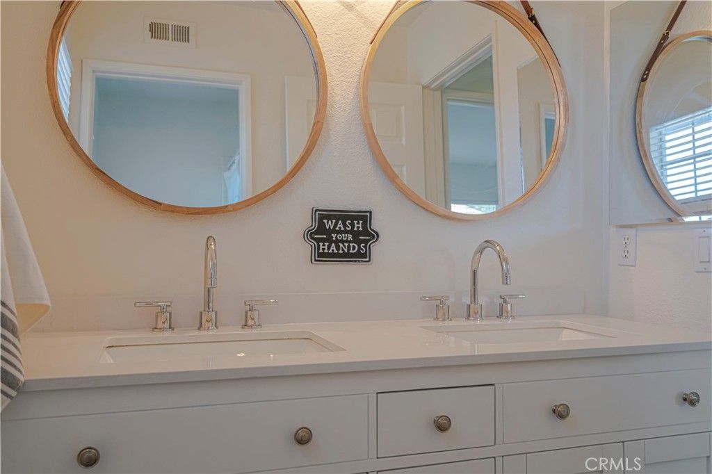 listing image 130725740815176681226