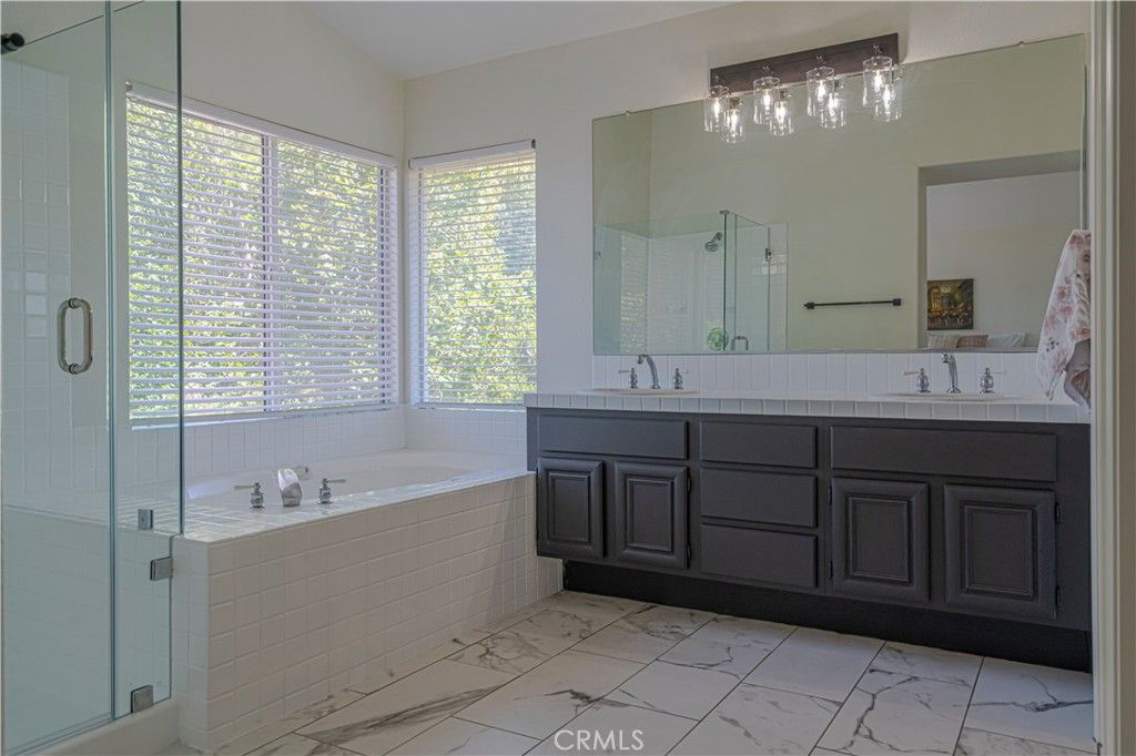 listing image 130720001493343687651