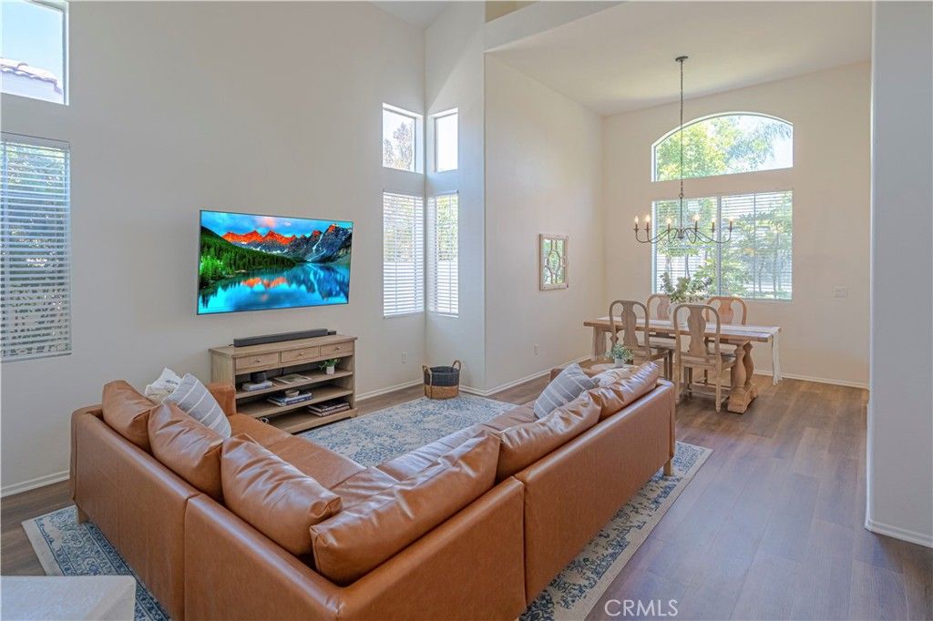 listing image 130724645267531485412