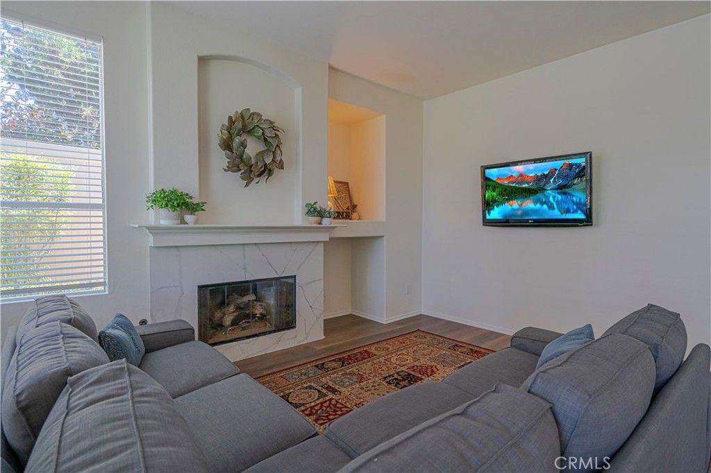 listing image 130728357494672589188