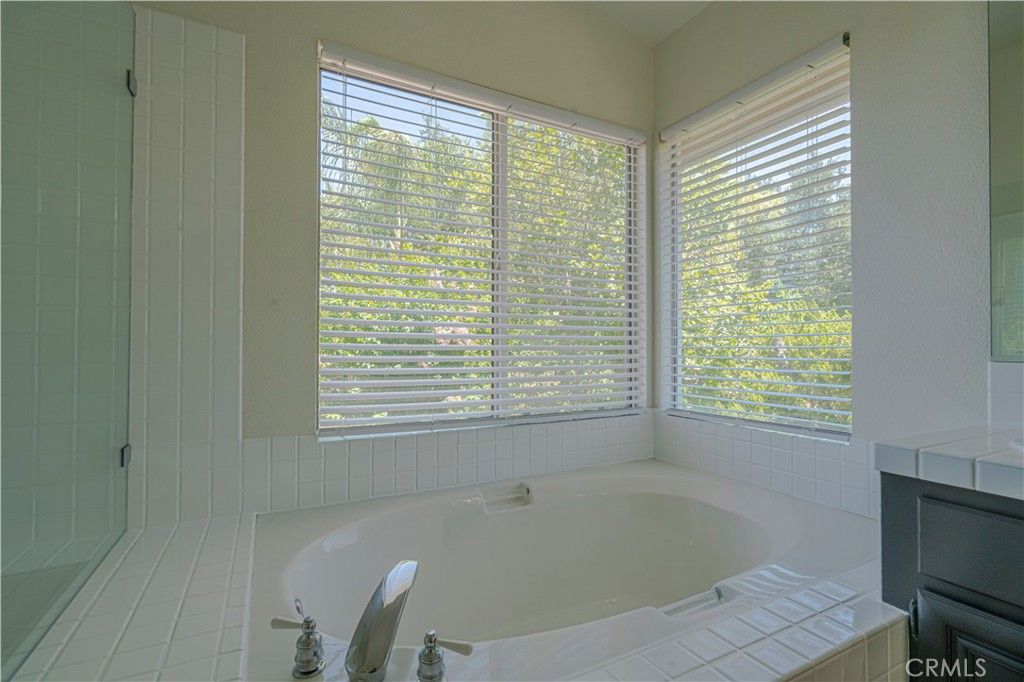 listing image 130723566087303197479